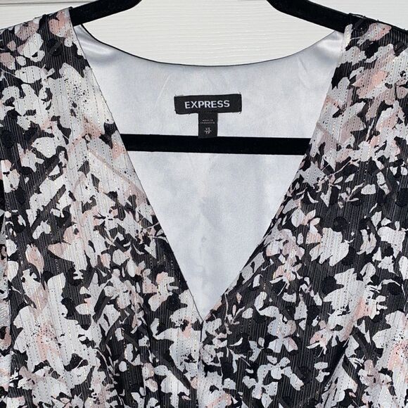 Express Floral Dress - Picture 3 of 5